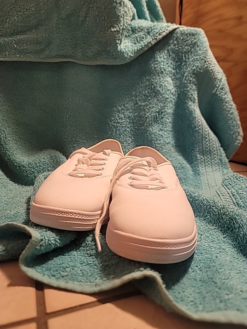 Universal Thread White Canvas Sneakers - Women's - Picture 11 of 11